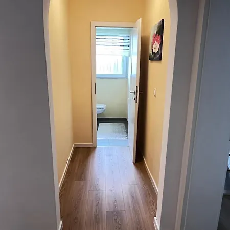 Natalie アパート Nickenich